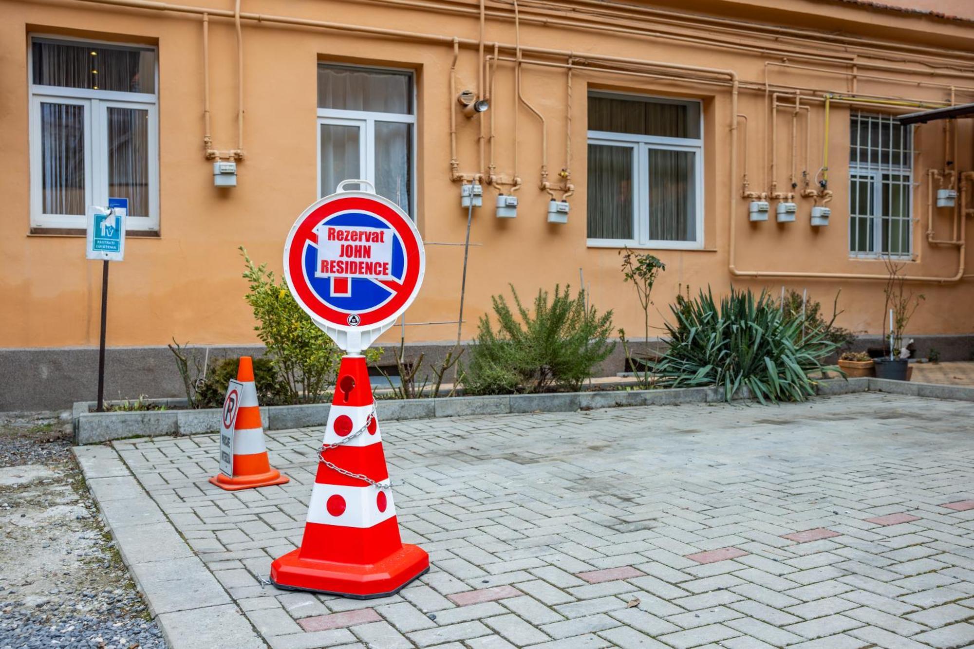 John Residence Apartment Brasov With Parking Option Esterno foto