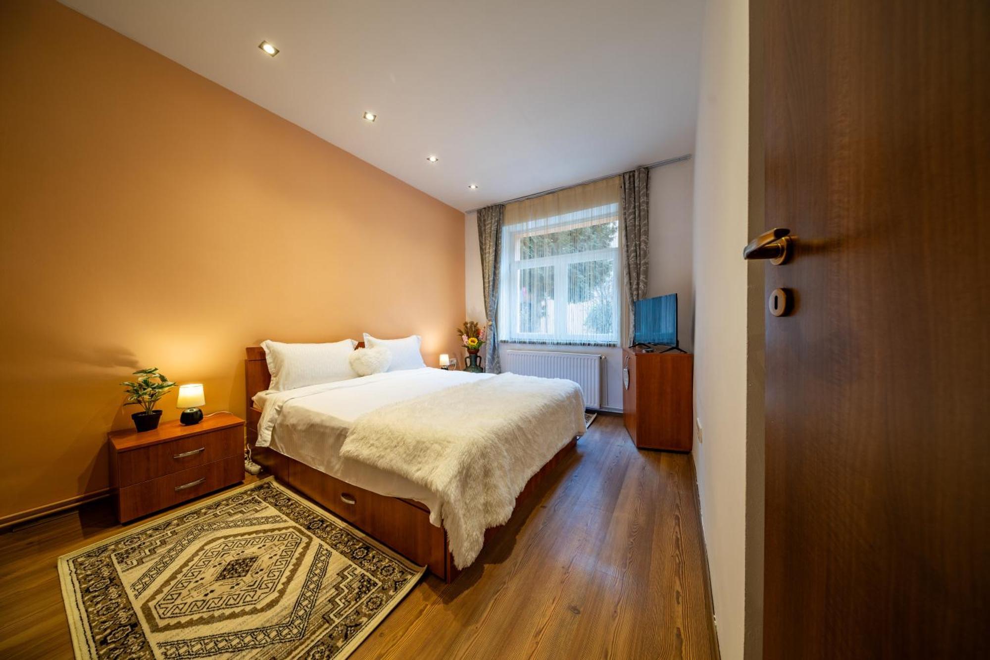 John Residence Apartment Brasov With Parking Option Esterno foto